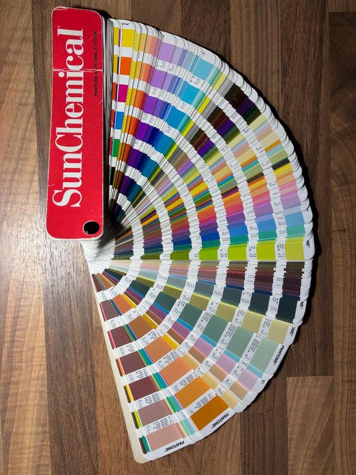 Pantone Matching System 2002, matte coating edition, Boeken, Techniek, Gelezen, Overige onderwerpen, Ophalen of Verzenden