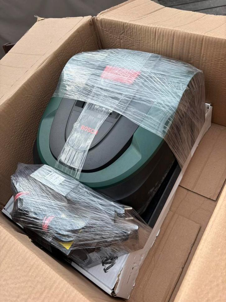 Bosch indego xs300 + garage, Tuin en Terras, Robotmaaiers, Zo goed als nieuw, Minder dan 20 cm, Ophalen