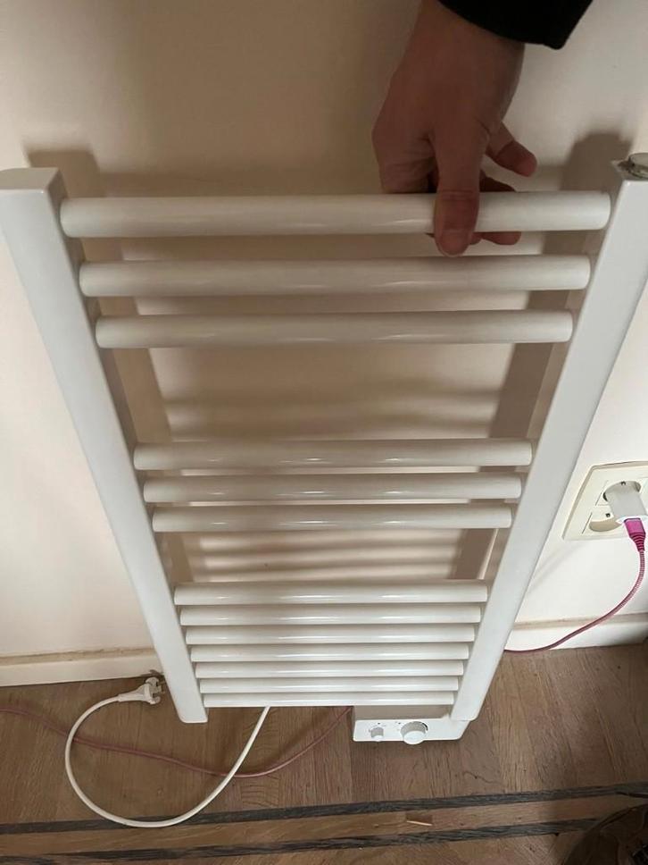 radiateur sèche-serviettes, Bricolage & Construction, Chauffage & Radiateurs, Neuf, Radiateur, 200 à 500 watts, 30 à 80 cm, Moins de 60 cm