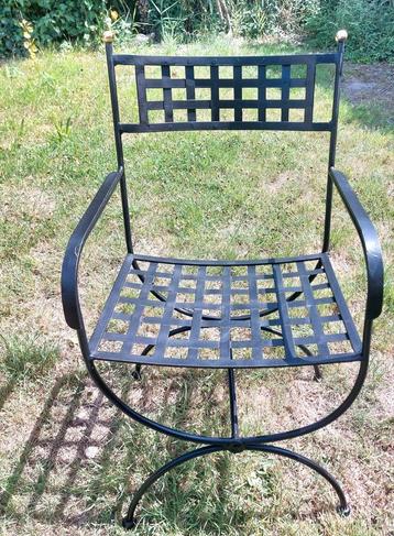 4 smeedijzeren stoelen beschikbaar voor biedingen