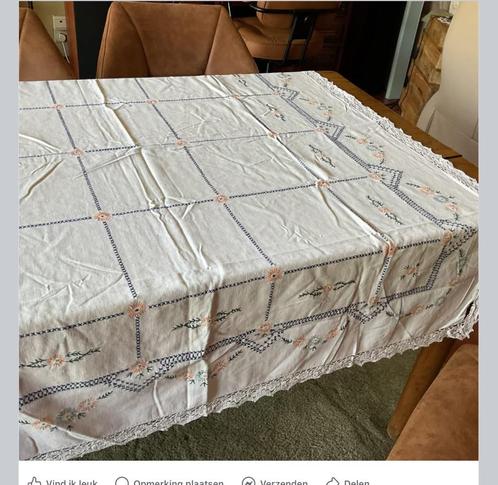 Prachtig tafelkleed, in kruissteek en in andere steekjes !, Huis en Inrichting, Tafelkleden, Ophalen of Verzenden