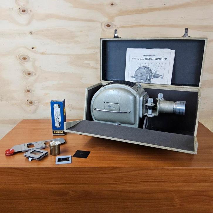 Vintage Noris Trumpf 250 Diaprojector met Doos (geen stekker, Verzamelen, Foto-apparatuur en Filmapparatuur, Ophalen of Verzenden