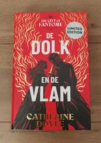 The City of Fantome 1 - De dolk en de vlam - Catherine Doyle, Boeken, Ophalen of Verzenden, Zo goed als nieuw, Catherine Doyle