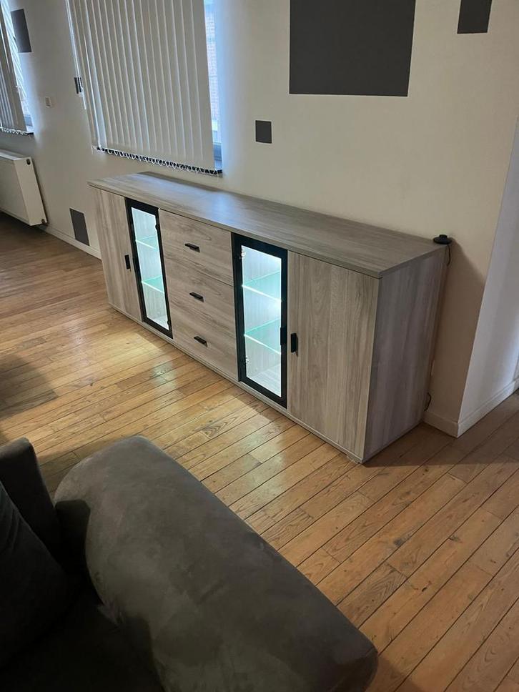 Moderne dressoir / lage kast met glas & LED, Huis en Inrichting, Kasten | Dressoirs, Glas, Ophalen