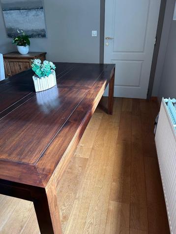 Eetkamertafel beschikbaar voor biedingen