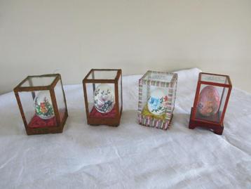 4 handgeschilderde oosters decoratief ei glazen vitrine  beschikbaar voor biedingen