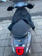 Vespa sprint 50cc, Fietsen en Brommers, Ophalen, Zo goed als nieuw