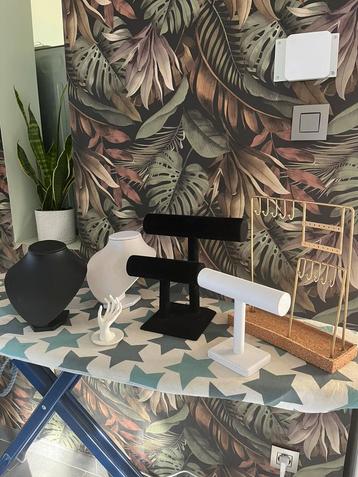 Juwelenhouders beschikbaar voor biedingen