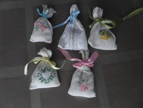 Sachets parfumés faits à la main 5 pièces, 12 x 9 cm, Hobby & Loisirs créatifs, Broderie & Machines à broder, Comme neuf, Enlèvement ou Envoi