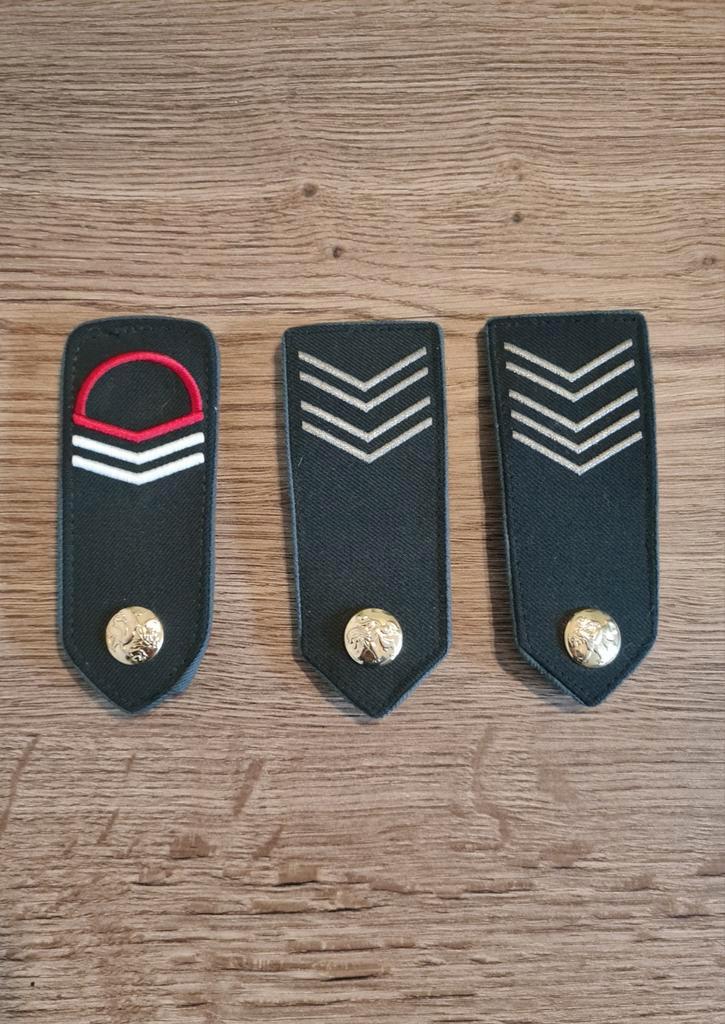 Lot grades armée belge ABBL premier sergent major Caporal, Collections, Objets militaires | Général, Enlèvement ou Envoi