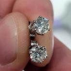 Diamond oorbellen 18 karaat witgoud, Handtassen en Accessoires, Oorbellen, Ophalen, Wit, Zo goed als nieuw, Met edelsteen