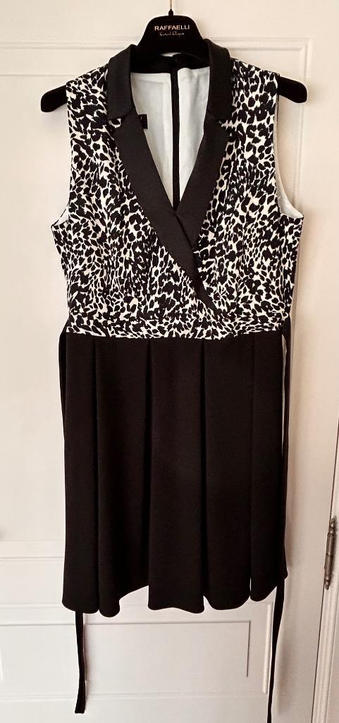 Kleed jurk zwart medium linea raffaeli, Kleding | Dames, Jurken, Zo goed als nieuw, Maat 38/40 (M), Zwart, Ophalen of Verzenden