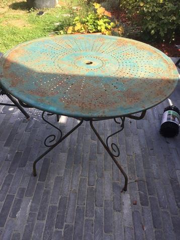 Vintage tuintafel, rond 95 cm doorsnede met glasplaat beschikbaar voor biedingen