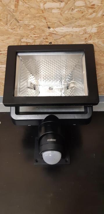 Buitenspot mat sensor van Steinel HS500S beschikbaar voor biedingen