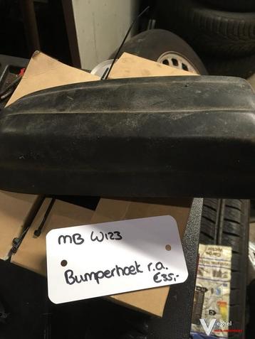 Mercedes w123 bumperhoek rechtsachter beschikbaar voor biedingen