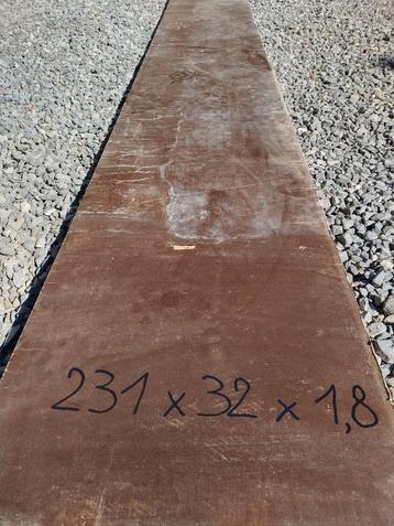 Stukje betonplex 231 cm x 32 cm - 1,8 cm dik beschikbaar voor biedingen