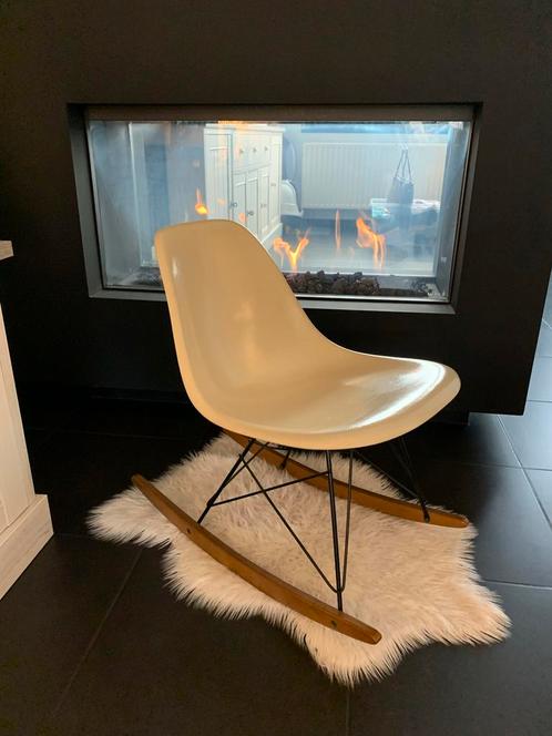 ‘Vintage’ Eames Rocking Chair Fiberglass Herman Miller, Huis en Inrichting, Stoelen, Ophalen