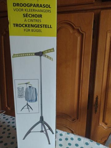 Séchoir à cintres neuf  beschikbaar voor biedingen
