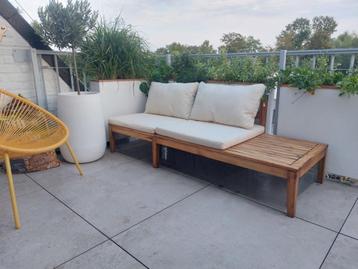 Houten loungebank beschikbaar voor biedingen