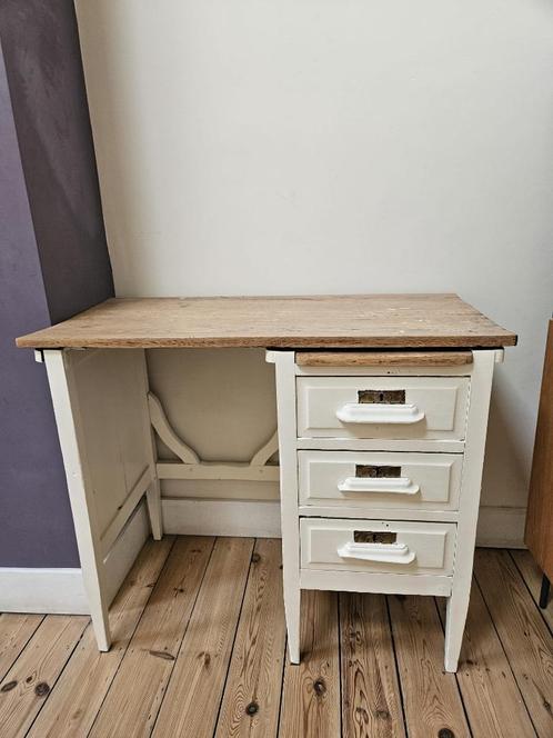 Kinderbureau - vintage - massiefhout en metaal, Huis en Inrichting, Bureaus, Gebruikt, Bureau, Ophalen