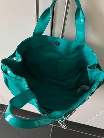 Licht blauwe handtas van Armani beschikbaar voor biedingen