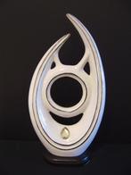 Abstract keramiek beeld met wit émail & een geslepen kristal, Antiek en Kunst, Kunst | Beelden en Houtsnijwerken, Ophalen