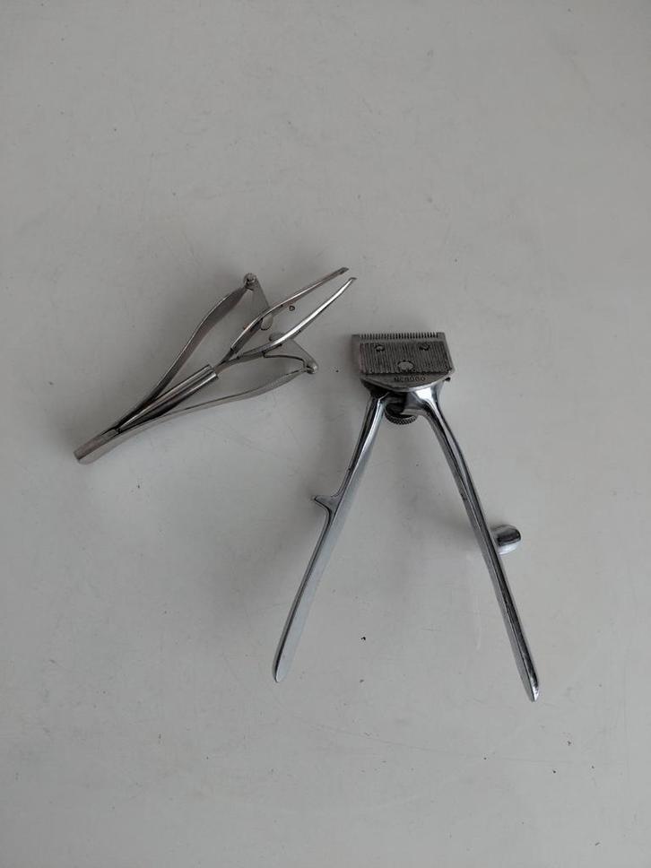 Oud scheerapparaat en pincet, Antiek en Kunst, Curiosa en Brocante, Ophalen of Verzenden