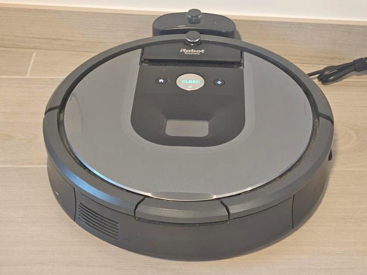 iRobot Roomba 960 +2 vervangingskit + virtuele muur 2 stuks, Elektronische apparatuur, Stofzuigers, Zo goed als nieuw, Robotstofzuiger