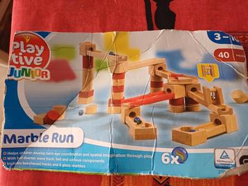 Houten knikkerbaan beschikbaar voor biedingen