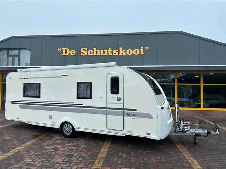 Adria adora 613HT 2016 mover/luifel/ fietsenrek enz, Caravanes & Camping, Caravanes, Particulier, jusqu'à 4, 1500 - 2000 kg, Banquette en rond