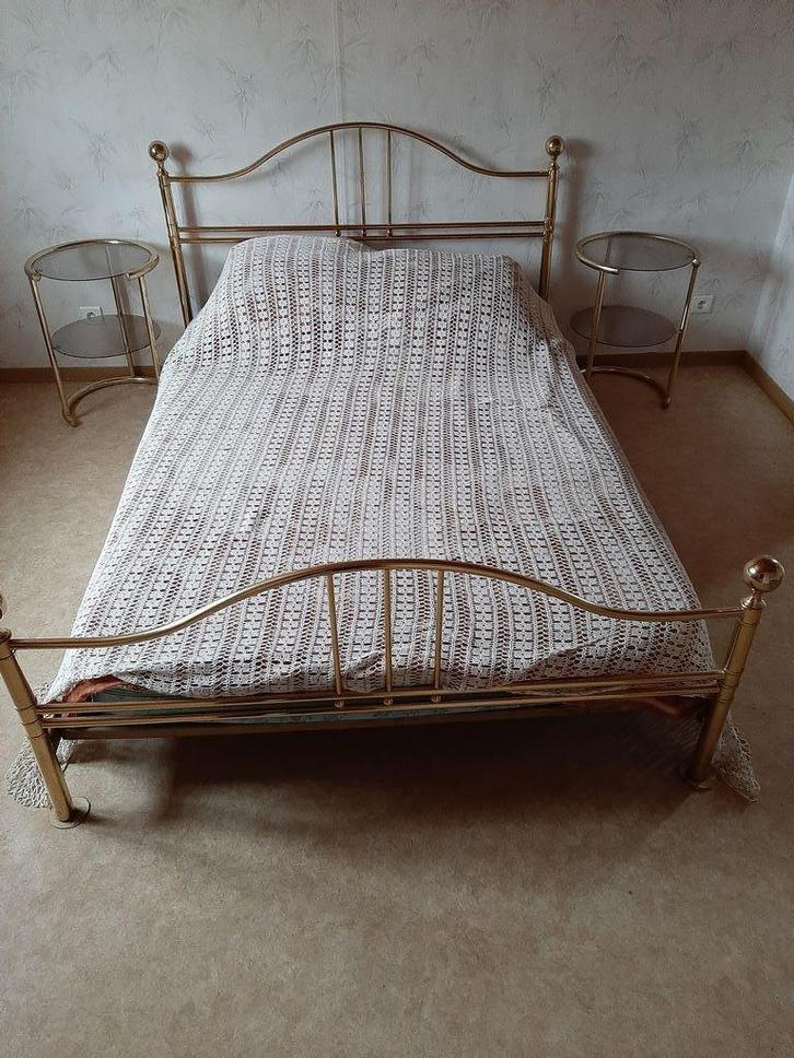 SLAAPKAMER IN KOPER VERHULD, Huis en Inrichting, Slaapkamer | Bedden, Ophalen