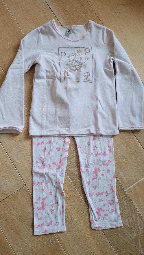 Roze pyjama met vlinder - Petit Bateau - maat 8 jaar (128), Kinderen en Baby's, Kinderkleding | Maat 128, Gebruikt, Meisje, Nacht- of Onderkleding