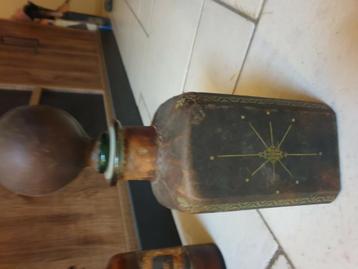 Fausto Corduri met leer beklede fles. beschikbaar voor biedingen