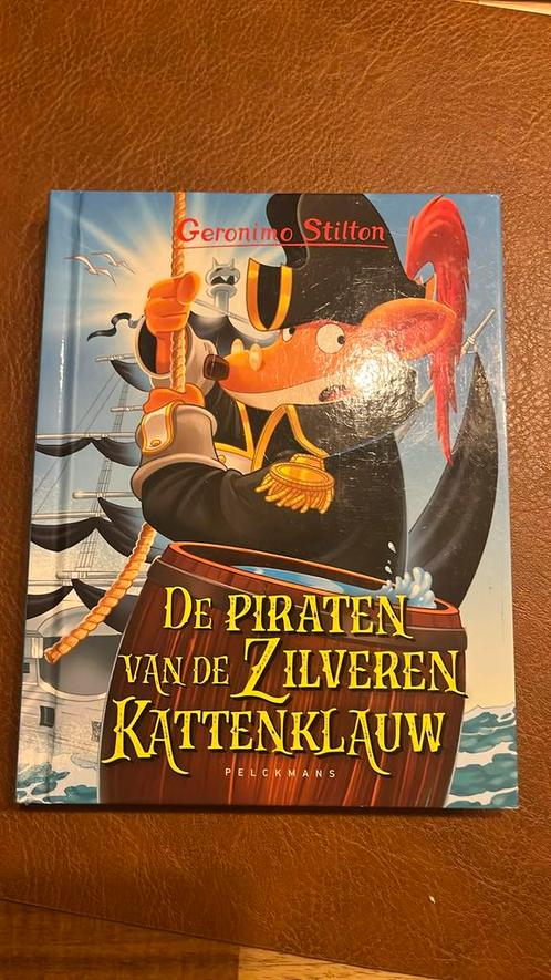 Geronimo Stilton - De piraten van de Zilveren Kattenklauw, Boeken, Kinderboeken | Jeugd | onder 10 jaar, Zo goed als nieuw, Verzenden