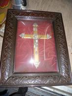 OUD KRUIS ACHTER GEBOGEN GLAS, Antiek en Kunst, Ophalen