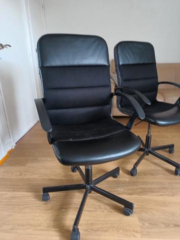 2 Buro stoelen te koop perfect staat 20 euro per stuk beschikbaar voor biedingen