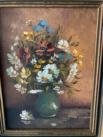 prachtig schilderij van een bloemstilleven in een vaas.  beschikbaar voor biedingen