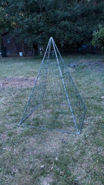 PIRAMIDES - 4 stuks, Tuin en Terras, Tuinbeelden, Ophalen, Zo goed als nieuw, Metaal