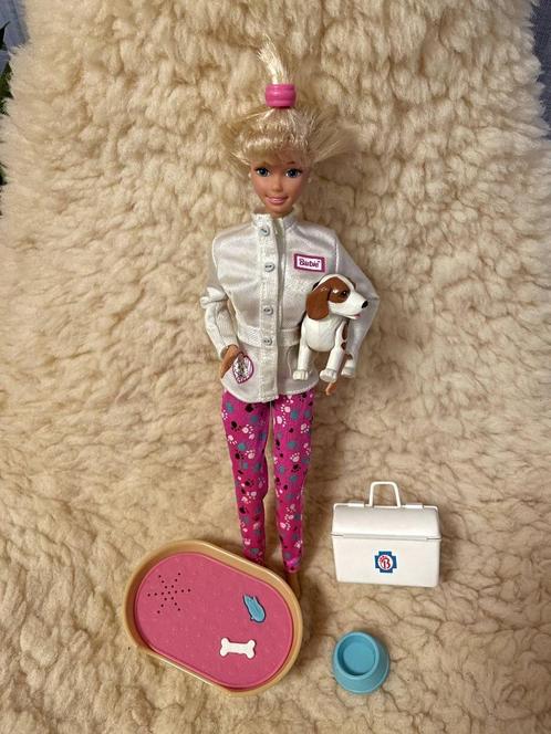 ② Mattel Barbie Vétérinaire Set 1995 Chien, Lit avec bruits — Jouets