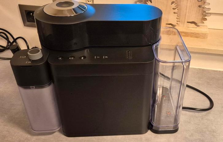 De'Longhi Nespresso Vertuo Lattissima, Elektronische apparatuur, Koffiezetapparaten, Zo goed als nieuw, Koffiemachine, Ophalen