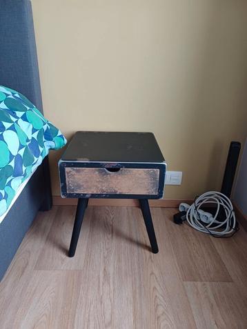 Deux tables de chevet et une commode, Enlèvement, Comme neuf