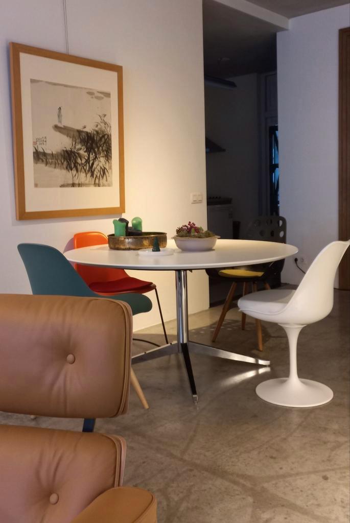 Eero Saarinen tulipe stoelen mid-century tafels tulipe, Antiek en Kunst, Antiek | Meubels | Stoelen en Sofa's, Ophalen of Verzenden