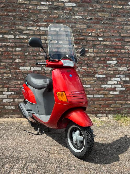 Piaggio SKR skipper 125cc 2 takt, Fietsen en Brommers, Scooters | Piaggio, Zo goed als nieuw, Overige modellen, Benzine, Ophalen