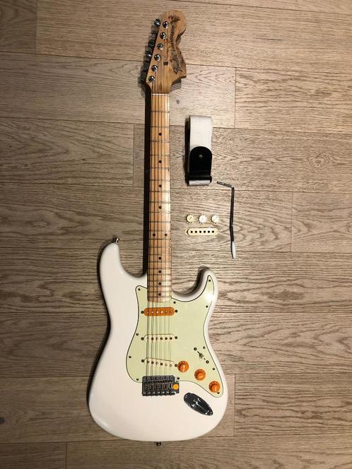 Stratocaster (Fender, squier), Muziek en Instrumenten, Snaarinstrumenten | Gitaren | Elektrisch, Zo goed als nieuw, Solid body