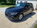 Mooie Volkswagen Tiguan 1.5 Tsi met fabrieksgarantie, Auto's, Volkswagen, Voorwielaandrijving, Stof, 4 cilinders, Zwart