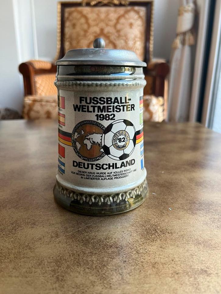 Vintage bierpul „Fussball-Weltmeister 1982", Verzamelen, Blikken, Zo goed als nieuw, Ophalen