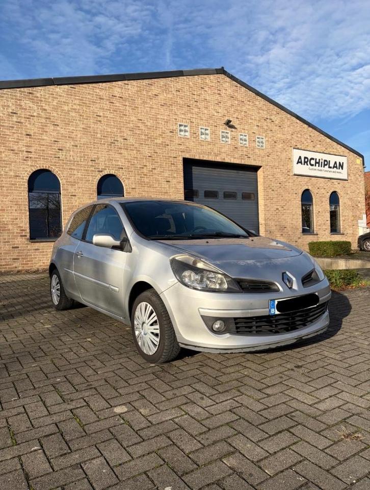 Renault Clio 3 1.4 16v AIRCO, Auto's, Renault, Particulier, Clio, ABS, Airbags, Airconditioning, Bluetooth, Centrale vergrendeling