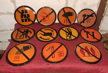 Emaille borden Emaille platen decoratie  beschikbaar voor biedingen