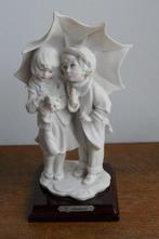Beeldje Giuseppe Armani porselein koppeltje met paraplu, Verzamelen, Ophalen of Verzenden, Nieuw, Mens