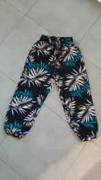 Zwarte lichte losse broek met bladpatroon - maat L, Ophalen of Verzenden, Zwart